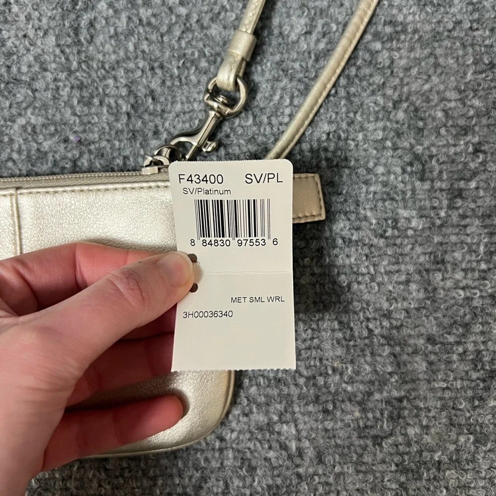 Coach Wallet Women‎ Leather Metallic Silver Wristlet Pouch Clutch NWT